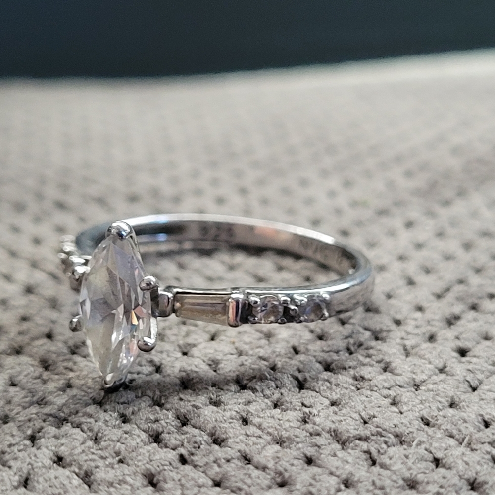 ⭐Sterling Silver Ring⭐ - Picture 3 of 4